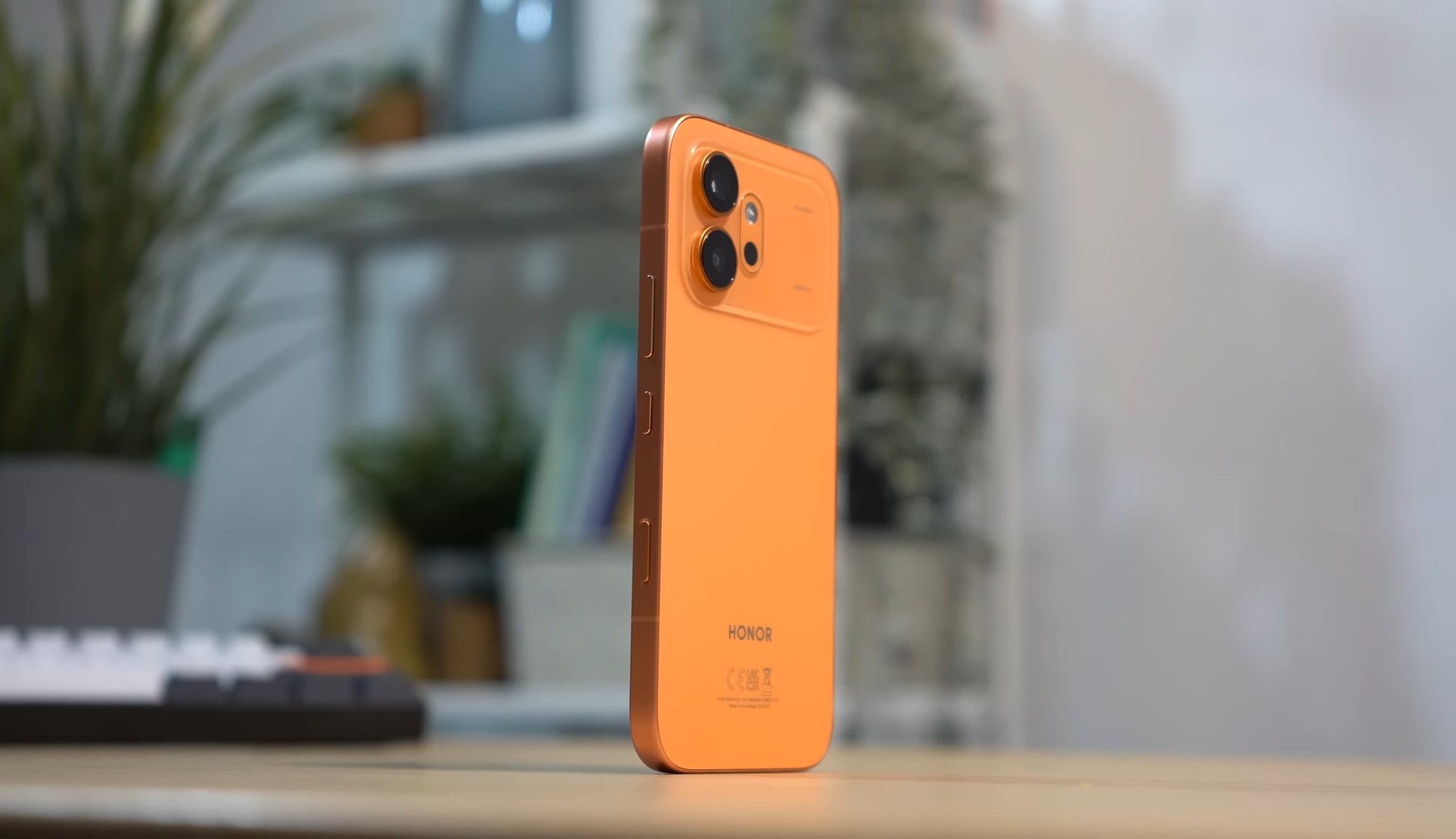 Honor 600e स्मार्टफोन में कैमरे की क्वालिटी बेहद शानदार होगी और यह 6520mAh की बैटरी के साथ बाज़ार में आएगा।